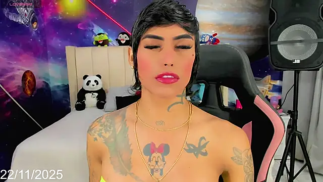 Nella Dolls online show from 11.22.25