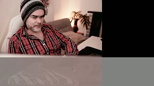 Snapshot of Sanders_White chatting on 01.21.25 Sanders White online show from 01.21.25