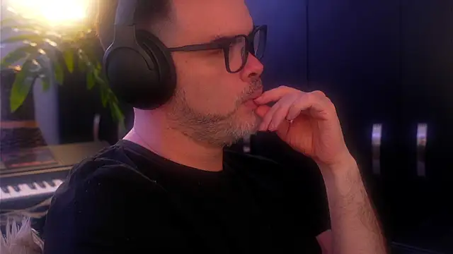 Snapshot of Sanders_White chatting on 09.13.25 Sanders White online show from 09.13.25