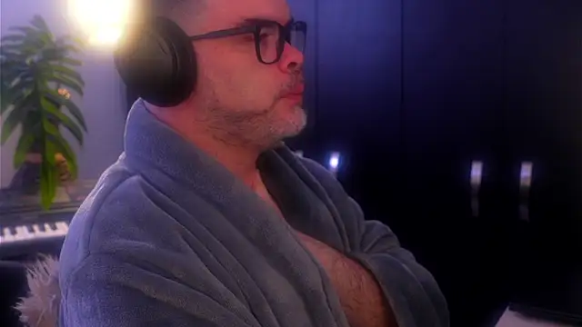 Snapshot of Sanders_White chatting on 09.15.25 Sanders White online show from 09.15.25