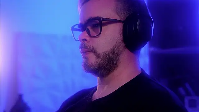 Snapshot of Sanders_White chatting on 12.18.25 Sanders White online show from 12.18.25