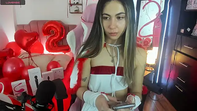 Snapshot of lilly_sweett chatting on 12.15.24 lilly sweett online show from 12.15.24