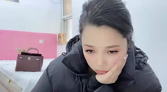 Snapshot of kk_lele chatting on 12.15.24 kk lele online show from 12.15.24