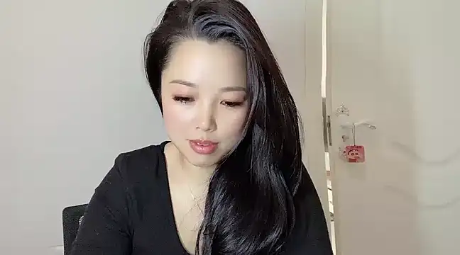 Snapshot of kk_lele chatting on 12.20.24 kk lele online show from 12.20.24