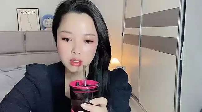 Snapshot of kk_lele chatting on 12.22.24 kk lele online show from 12.22.24