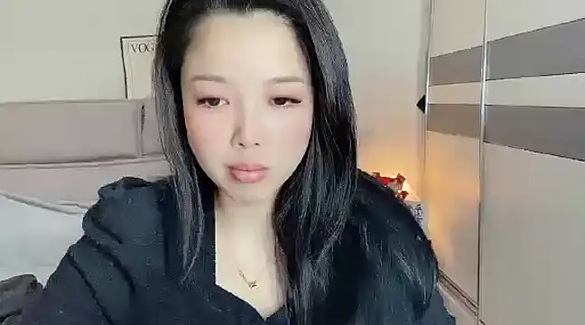 Snapshot of kk_lele chatting on 12.25.24 kk lele online show from 12.25.24