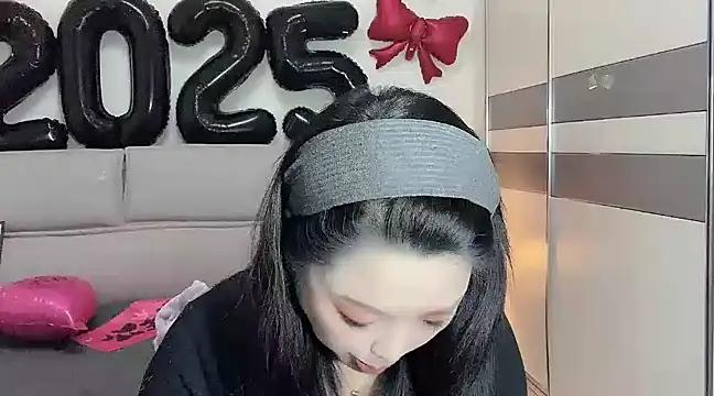 Snapshot of kk_lele chatting on 01.04.25 kk lele online show from 01.04.25