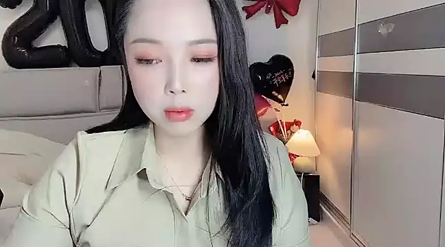 Snapshot of kk_lele chatting on 02.04.25 kk lele online show from 02.04.25