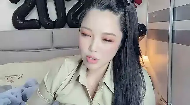 Snapshot of kk_lele chatting on 02.19.25 kk lele online show from 02.19.25