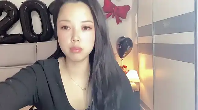 Snapshot of kk_lele chatting on 02.21.25 kk lele online show from 02.21.25