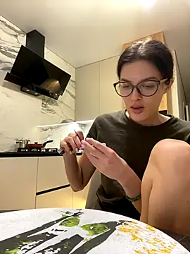 little belucci online show from 12.01.25