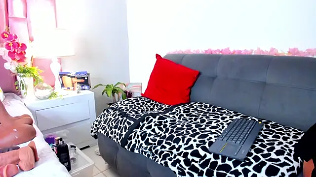 Snapshot of Anaa_Bellaa chatting on 11.15.25 Anaa Bellaa online show from 11.15.25