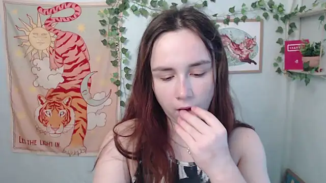Snapshot of VeryVeryVeryShy_ chatting on 06.18.26 VeryVeryVeryShy online show from 06.18.26