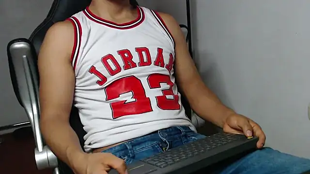 Snapshot of sexatlexx chatting on 12.15.24 sexatlexx online show from 12.15.24