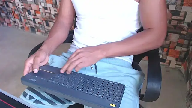 Snapshot of sexatlexx chatting on 09.29.25 sexatlexx online show from 09.29.25