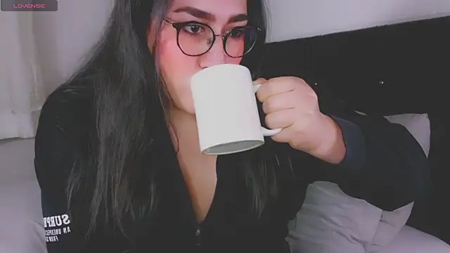 Snapshot of MERA_arab chatting on 10.05.25 MERA arab online show from 10.05.25