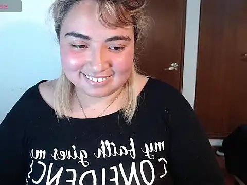 Snapshot of yini_angel chatting on 06.06.26 yini angel online show from 06.06.26
