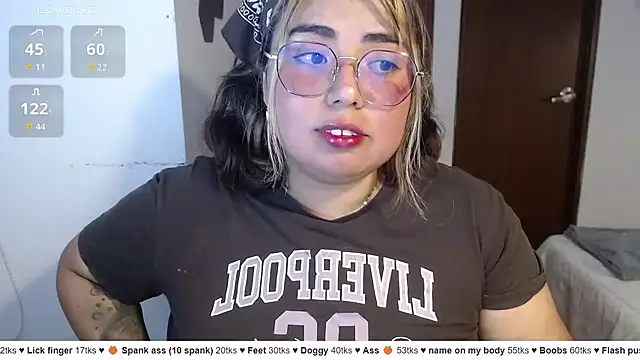 Snapshot of yini_angel chatting on 06.12.26 yini angel online show from 06.12.26