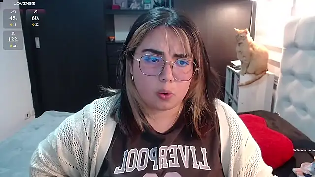 Snapshot of yini_angel chatting on 06.18.26 yini angel online show from 06.18.26