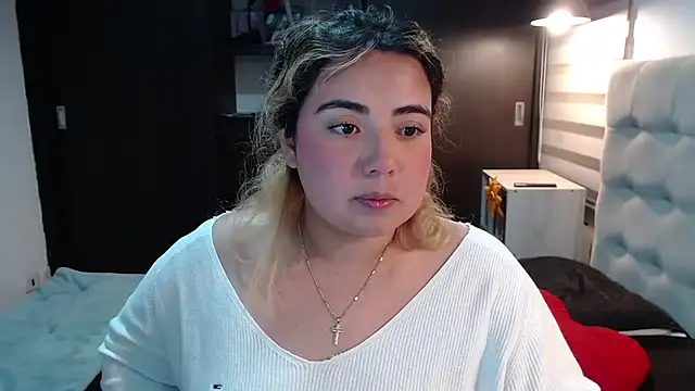 Snapshot of yini_angel chatting on 07.29.26 yini angel online show from 07.29.26