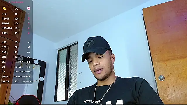 Snapshot of Bigcock_21cm_ chatting on 02.25.25 Bigcock 21cm online show from 02.25.25