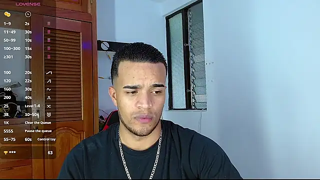 Snapshot of Bigcock_21cm_ chatting on 02.25.25 Bigcock 21cm online show from 02.25.25