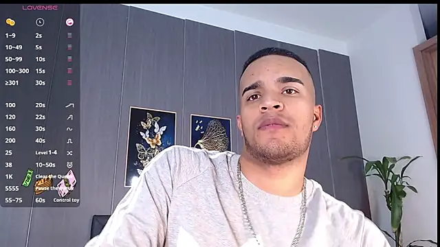 Snapshot of Bigcock_21cm_ chatting on 03.18.25 Bigcock 21cm online show from 03.18.25