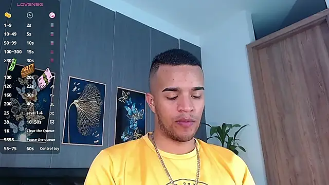 Snapshot of Bigcock_21cm_ chatting on 03.19.25 Bigcock 21cm online show from 03.19.25