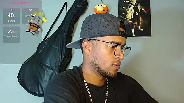 Snapshot of Bigcock_21cm_ chatting on 11.25.25 Bigcock 21cm online show from 11.25.25