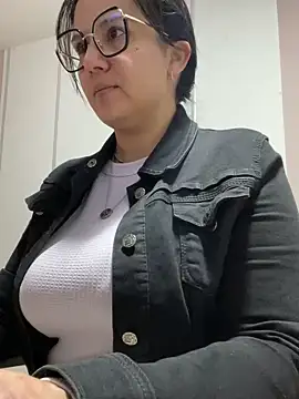 SWEETLILY18 online show from 12.30.24