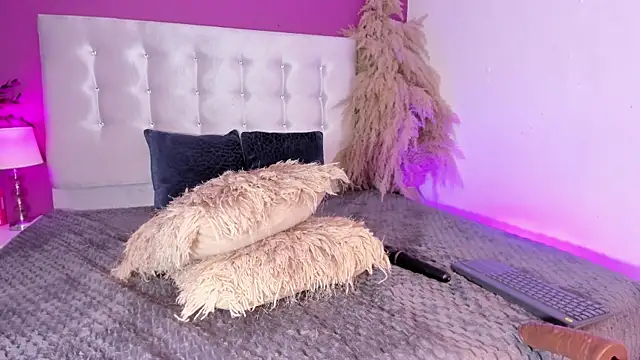 Snapshot of Brunna-Brownn chatting on 06.27.26 Brunna-Brownn online show from 06.27.26