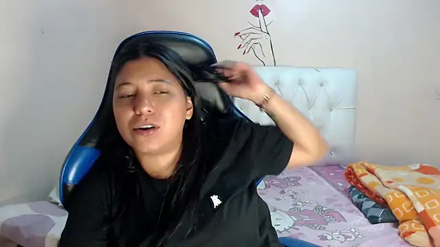 Leylafourniert online show from 12.21.25