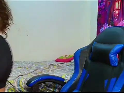 Snapshot of Karol_naughty chatting on 06.16.26 Karol naughty online show from 06.16.26