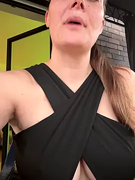 Snapshot of newMichelle chatting on 10.06.25 newMichelle online show from 10.06.25