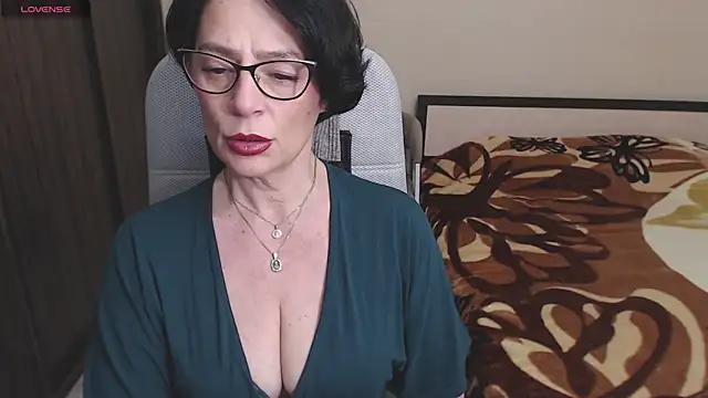 Snapshot of BelovedLady chatting on 02.15.25 BelovedLady online show from 02.15.25