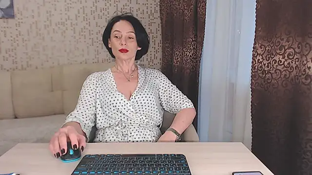 Snapshot of BelovedLady chatting on 11.26.25 BelovedLady online show from 11.26.25