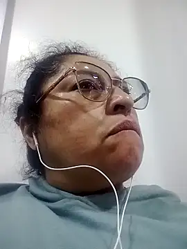 Snapshot of Keyla01_ chatting on 04.27.26 Keyla01 online show from 04.27.26