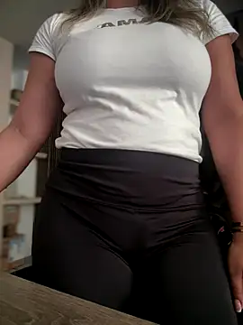 Snapshot of ValeryGrey chatting on 10.14.25 ValeryGrey online show from 10.14.25