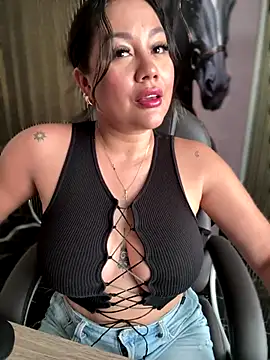 Snapshot of ValeryGrey chatting on 10.17.25 ValeryGrey online show from 10.17.25