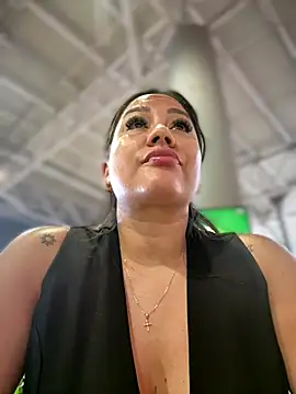 Snapshot of ValeryGrey chatting on 10.28.25 ValeryGrey online show from 10.28.25