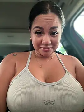 Snapshot of ValeryGrey chatting on 11.22.25 ValeryGrey online show from 11.22.25