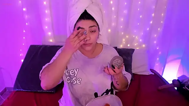 lucy26  online show from 10.18.25