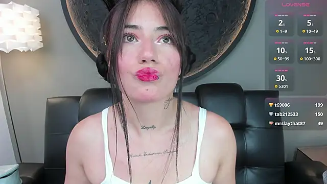 Snapshot of miss_sharlotte18 chatting on 02.06.25 miss sharlotte18 online show from 02.06.25