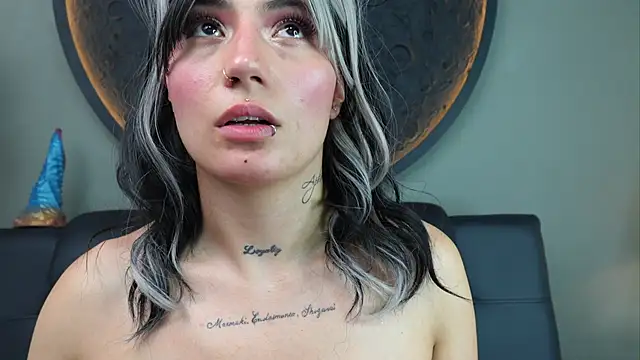 Snapshot of miss_sharlotte18 chatting on 10.30.25 miss sharlotte18 online show from 10.30.25