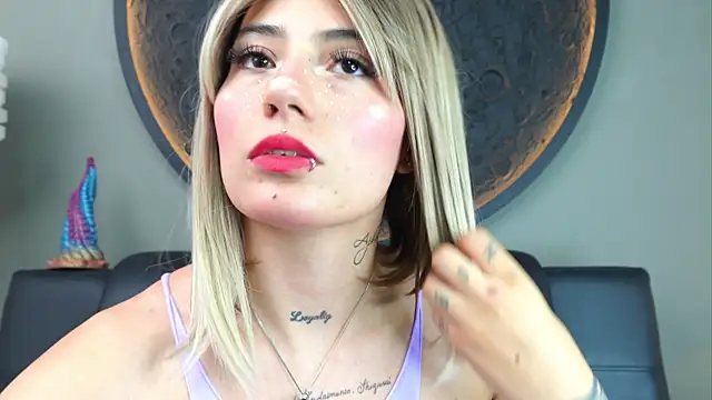 Snapshot of miss_sharlotte18 chatting on 11.06.25 miss sharlotte18 online show from 11.06.25