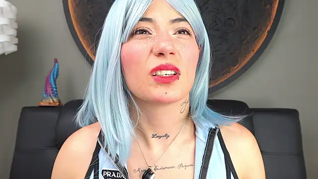 Snapshot of miss_sharlotte18 chatting on 11.19.25 miss sharlotte18 online show from 11.19.25