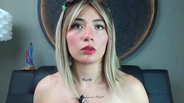 Snapshot of miss_sharlotte18 chatting on 11.22.25 miss sharlotte18 online show from 11.22.25