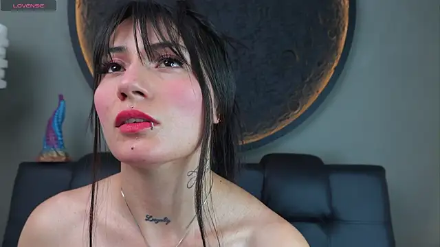 miss sharlotte18 online show from 12.19.25