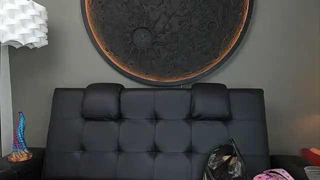 Snapshot of miss_vaiolette chatting on 10.30.25 miss vaiolette online show from 10.30.25