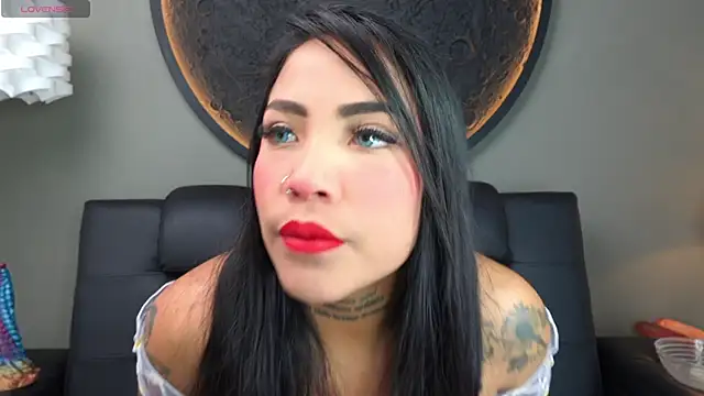 Snapshot of miss_vaiolette chatting on 11.06.25 miss vaiolette online show from 11.06.25